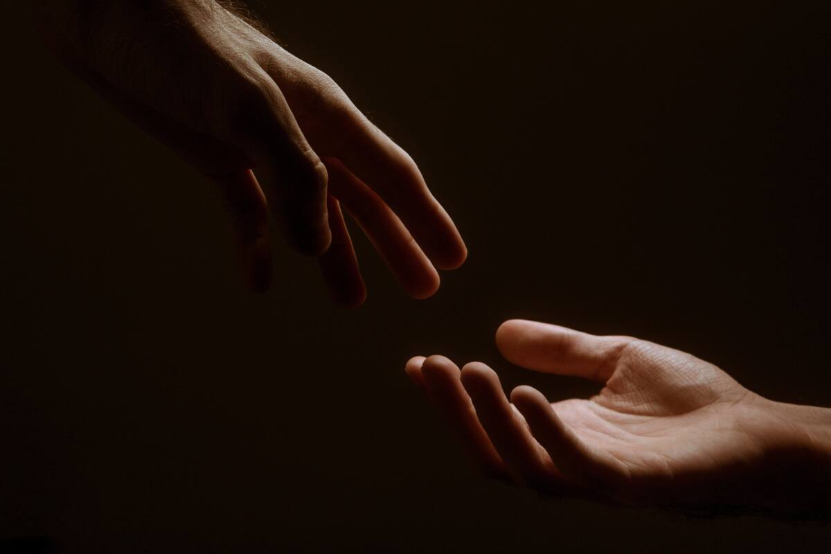 1857643-hands-5216585-1200x800.jpg